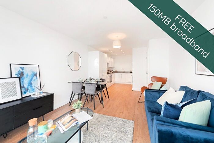 2 Bedroom Flat To Rent In Stylus Place, Hayes, UB3