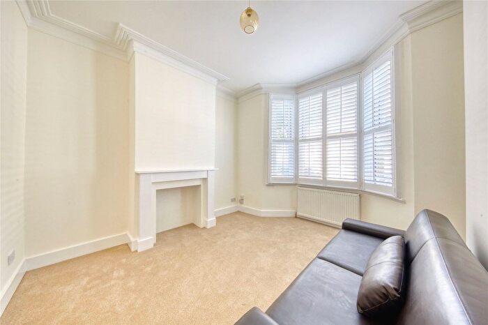 1 Bedroom Flat To Rent In Bennerley Road, SW11