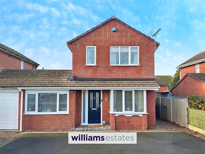 3 Bedroom Link Detached House For Sale In Bastion Road, Prestatyn, LL19