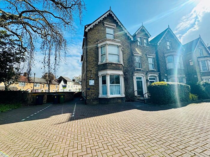 2 Bedroom Flat For Sale In Lincoln Road, Peterborough, PE1