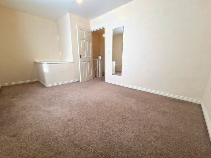 4 Bedroom Town House To Rent In Bluebell Way, Carterton, OX18