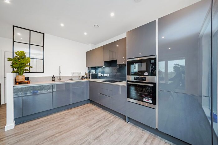 2 Bedroom Flat To Rent In Cornforth Lane, London, NW7