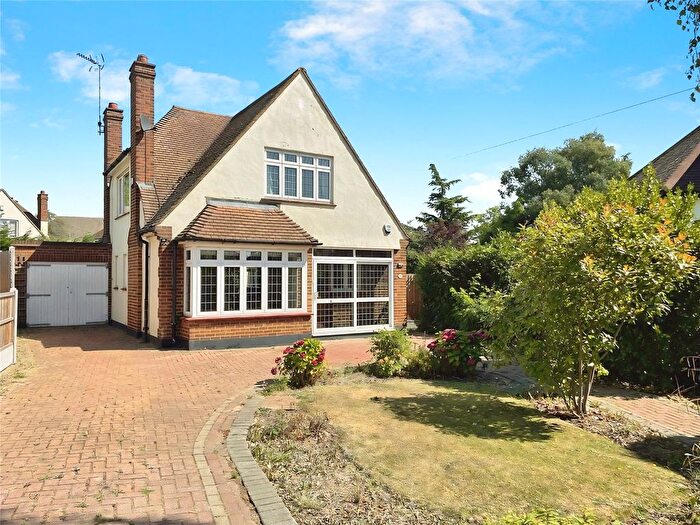 3 Bedroom Detached House To Rent In Warren Close, Rayleigh, Essex, SS6