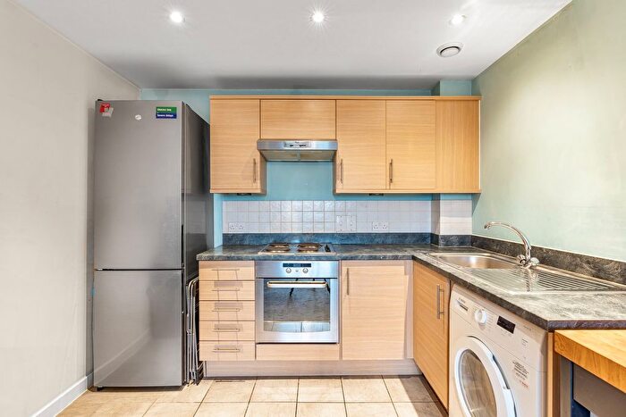 1 Bedroom Flat For Sale In Dudley Place, Stanwell, Staines-Upon-Thames, TW19