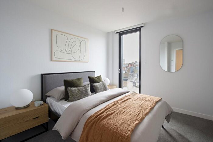 3 Bedroom Flat To Rent In The Courtyard Circus Street, BN2