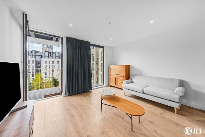 1 Bedroom Apartment To Rent In Waterman House, London, E15