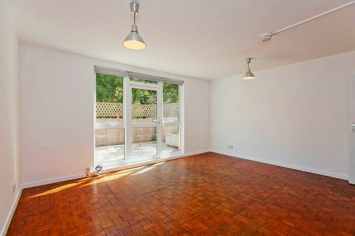 3 Bedroom Flat To Rent In Goldthorpe, Camden Street, Camden, NW1