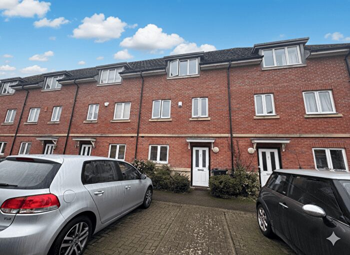 4 Bedroom Terraced House For Sale In Academy Place, Hounslow, TW7
