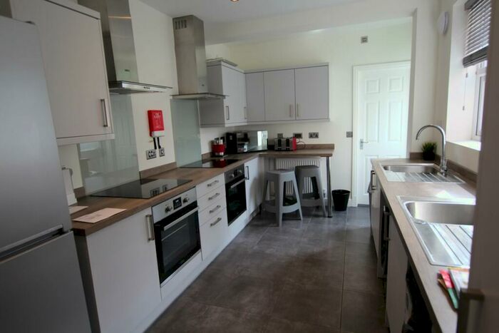 6 Bedroom Terraced House To Rent In Agnes Road, Northampton, NN2