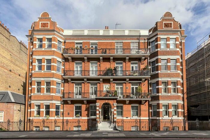 2 Bedroom Flat To Rent In Warwick Road, London, SW5