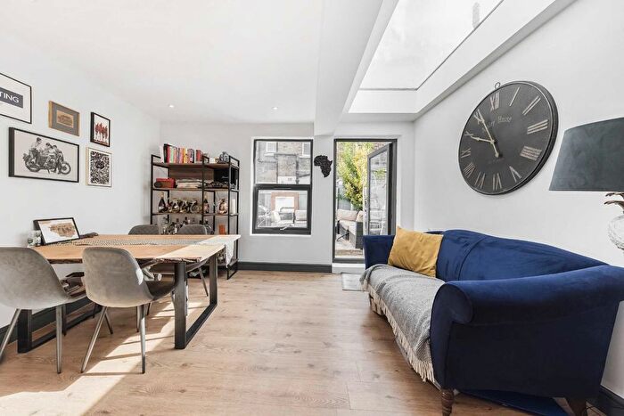 4 Bedroom Property To Rent In Moffat Road, London, SW17