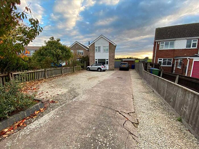 3 Bedroom Detached House For Sale In St Nicholas Drive, Wybers Wood, Grimsby, DN37