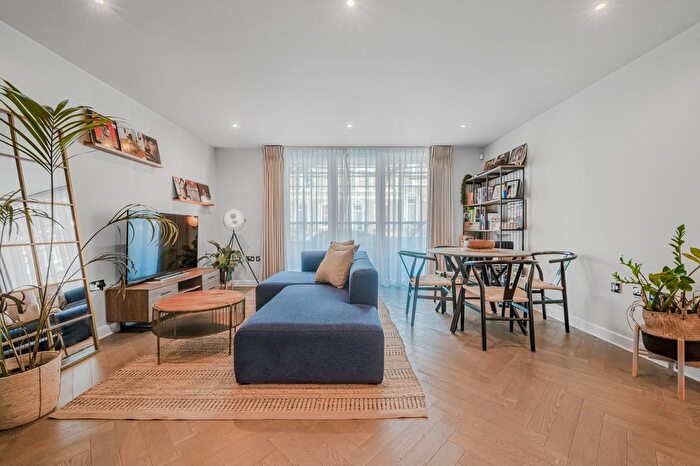 1 Bedroom Flat To Rent In Island Apartments, Basire Street, N1