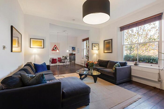 2 Bedroom Flat For Sale In Altenburg Gardens, Clapham Junction, SW11