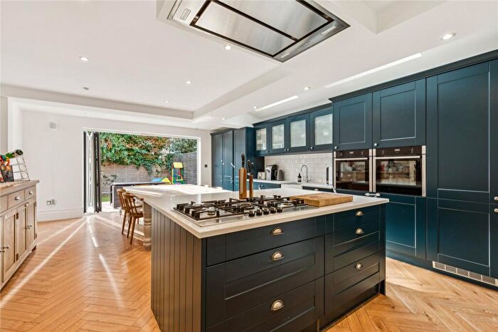 5 Bedroom Terraced House To Rent In Grandison Road, SW11