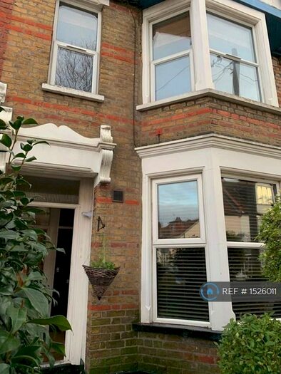 2 Bedroom Flat To Rent In Pall Mall, Leigh-On-Sea, SS9