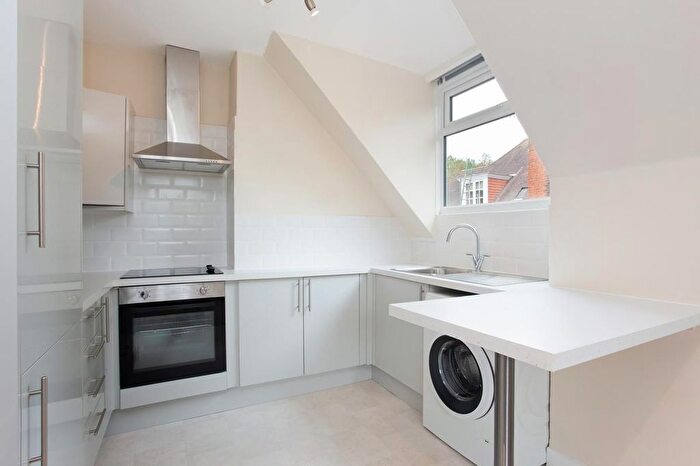 1 Bedroom Flat To Rent In Upper Brighton Road, Surbiton, KT6