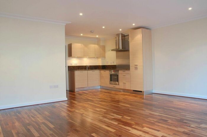 2 Bedroom Flat To Rent In Putney Hill, Putney, London, SW15