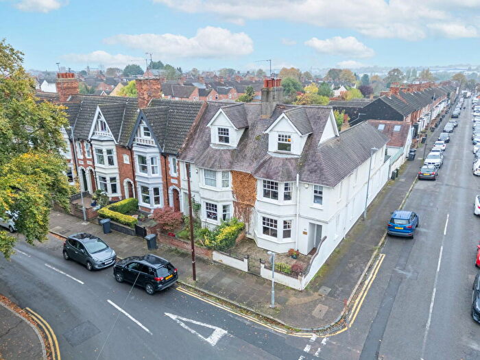 4 Bedroom Semi-Detached House For Sale In Park View, Kettering, NN16