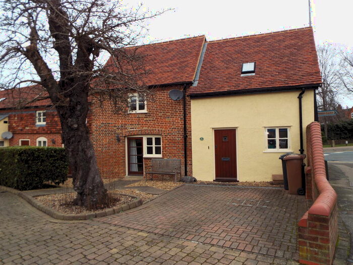 2 Bedroom House To Rent In Old Town, SG1