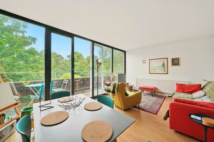 2 Bedroom Flat To Rent In Crescent Road, Crouch End, London, N8