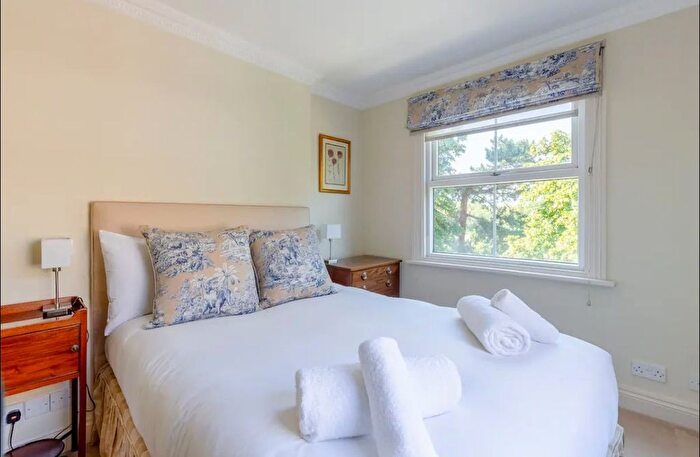 2 Bedroom Maisonette To Rent In Ifield Road, West Brompton, London, SW10