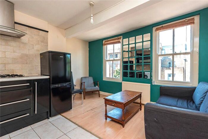 3 Bedroom Apartment To Rent In Essex Road, Angel, Islington, London, N1