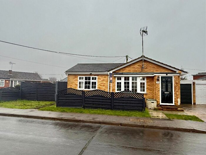 2 Bedroom Bungalow For Sale In Waarden Road, Canvey Island, SS8