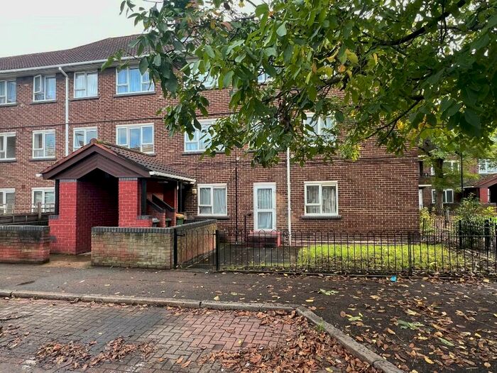 3 Bedroom Apartment To Rent In Bridgeland Road, London, E16