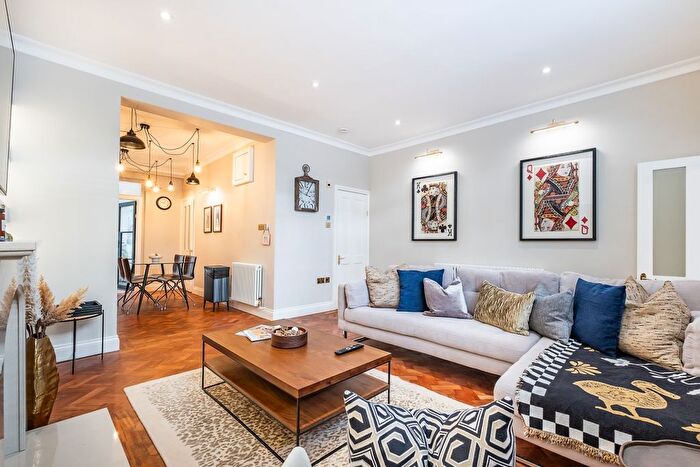 2 Bedroom Flat To Rent In Cambridge Street, London, SW1V