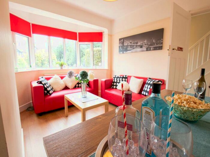 6 Bedroom House To Rent In Clifton Gardens, Canterbury, Kent, CT2