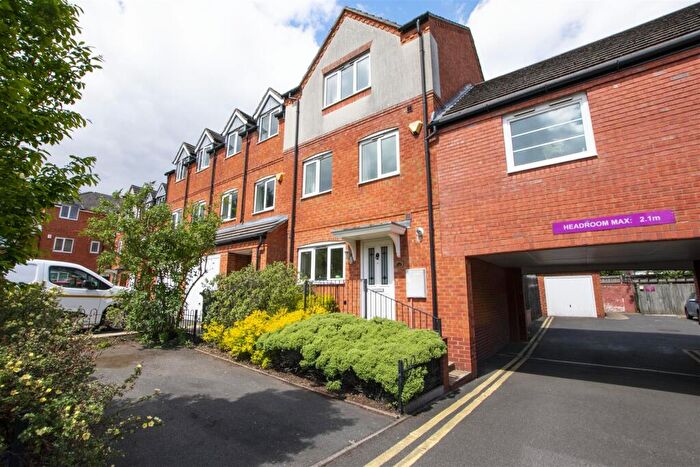 4 Bedroom Property To Rent In Ten Acre Mews, Birmingham, West Midlands, B30
