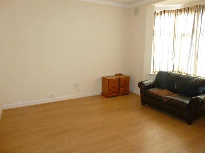 2 Bedroom Flat To Rent In Bromley Road, London, SE6