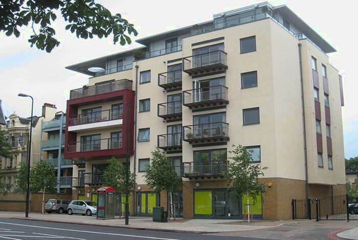 2 Bedroom Flat To Rent In Clapham Road, London, SW9