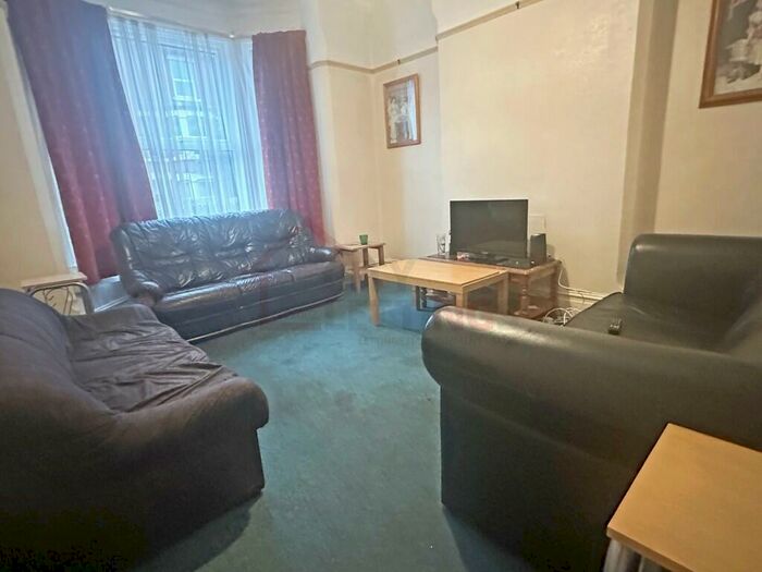 5 Bedroom Semi-Detached House To Rent In Burford Road, NG7