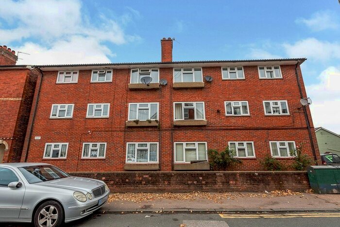 2 Bedroom Flat To Rent In Rochdale House St. James Road, Tunbridge Wells, Kent, TN1