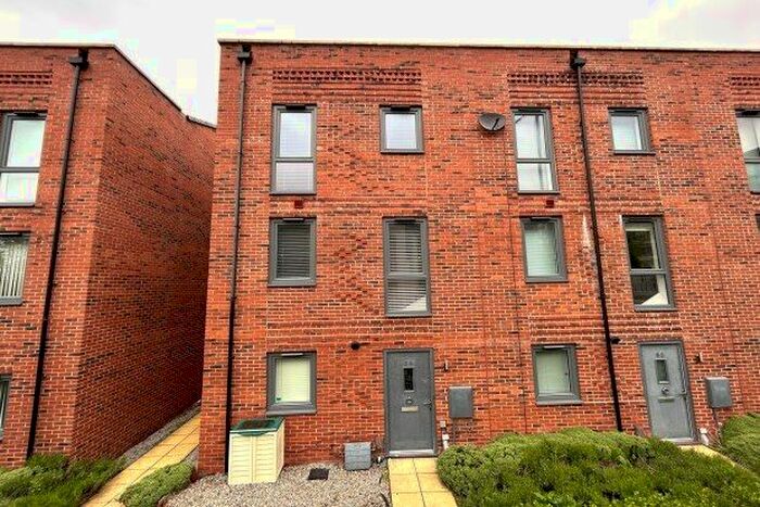2 Bedroom Property To Rent In Carnforth Avenue, Wakefield, WF1