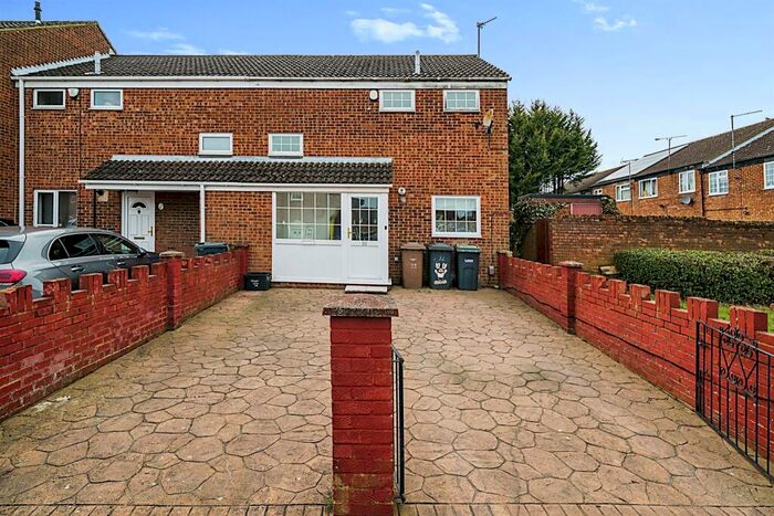 2 Bedroom House To Rent In Peregrine Road, Luton, LU4