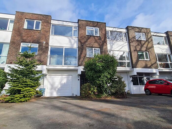 3 Bedroom Town House To Rent In Embankment Road, St Helens, PO33