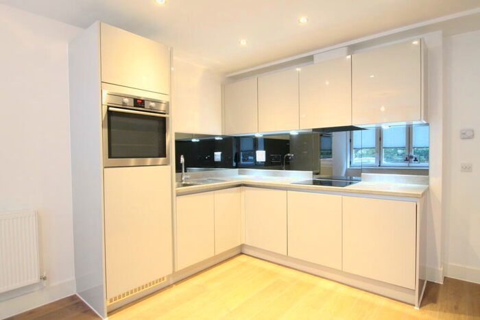 2 Bedroom Apartment To Rent In Berwick House, Knoll Rise, Orpington, BR6