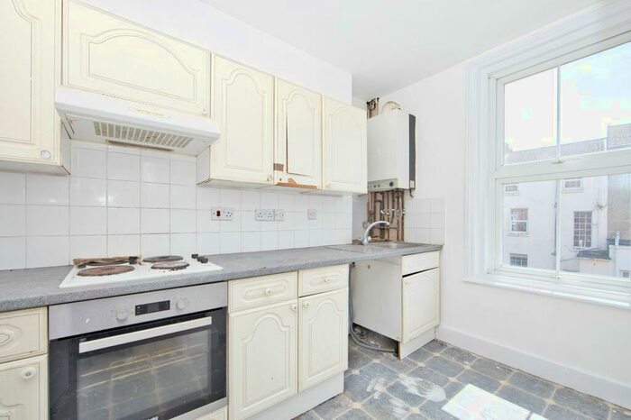 2 Bedroom Flat For Sale In First Floor Flat, Connaught Road, Folkestone Kent, CT20