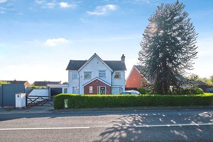 3 Bedroom Detached House For Sale In Stafford Road, Lichfield, Staffordshire, WS13
