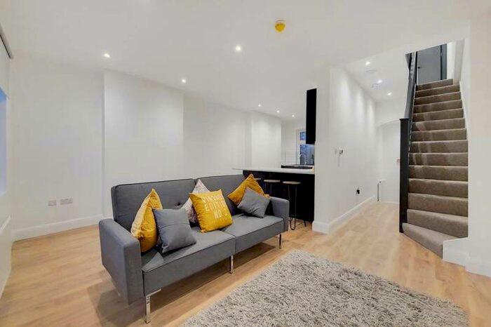 3 Bedroom Flat To Rent In Masons Avenue, Harrow, HA3