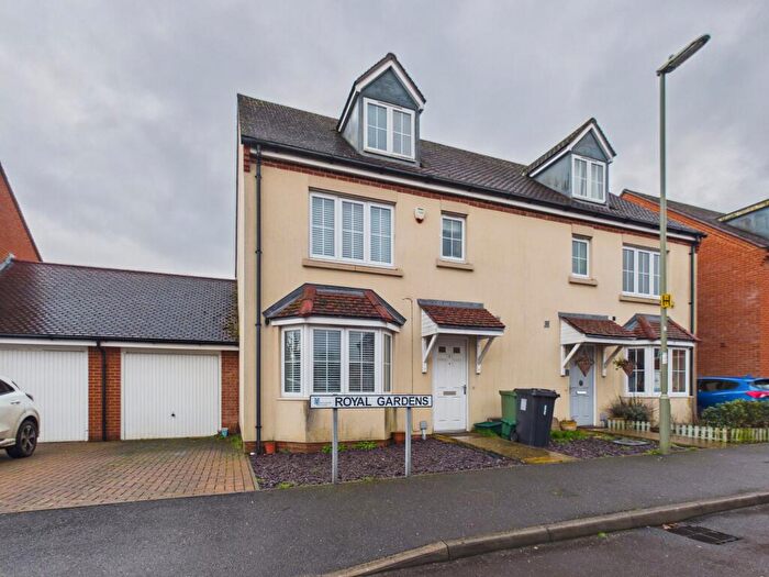4 Bedroom Semi-Detached House To Rent In Royal Gardens, Tadley, RG26