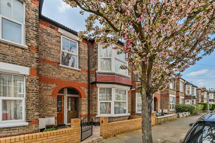 2 Bedroom Maisonette To Rent In Leslie Road, London, , East Finchley, London, N2