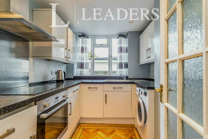 2 Bedroom Apartment To Rent In College Court, CR0