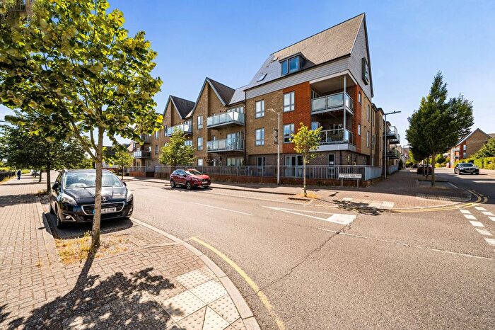 2 Bedroom Flat For Sale In Repton Avenue, Ashford, Kent, TN23