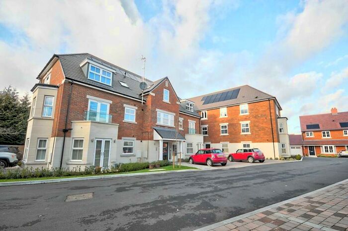 2 Bedroom Flat To Rent In Goodearl Place, Princes Risborough, HP27