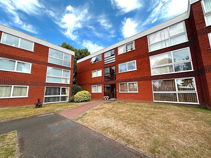 2 Bedroom Flat To Rent In Ingatestone Drive, Stourbridge, DY8