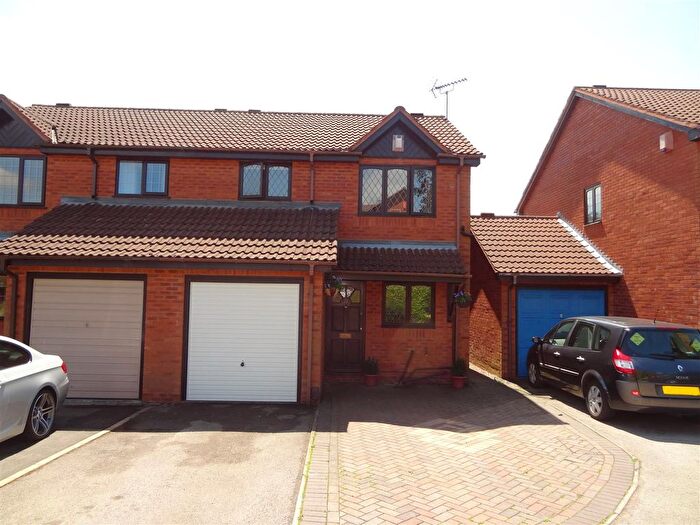 3 Bedroom Semi Detached House To Rent In Halstead Grove, Solihull, B91